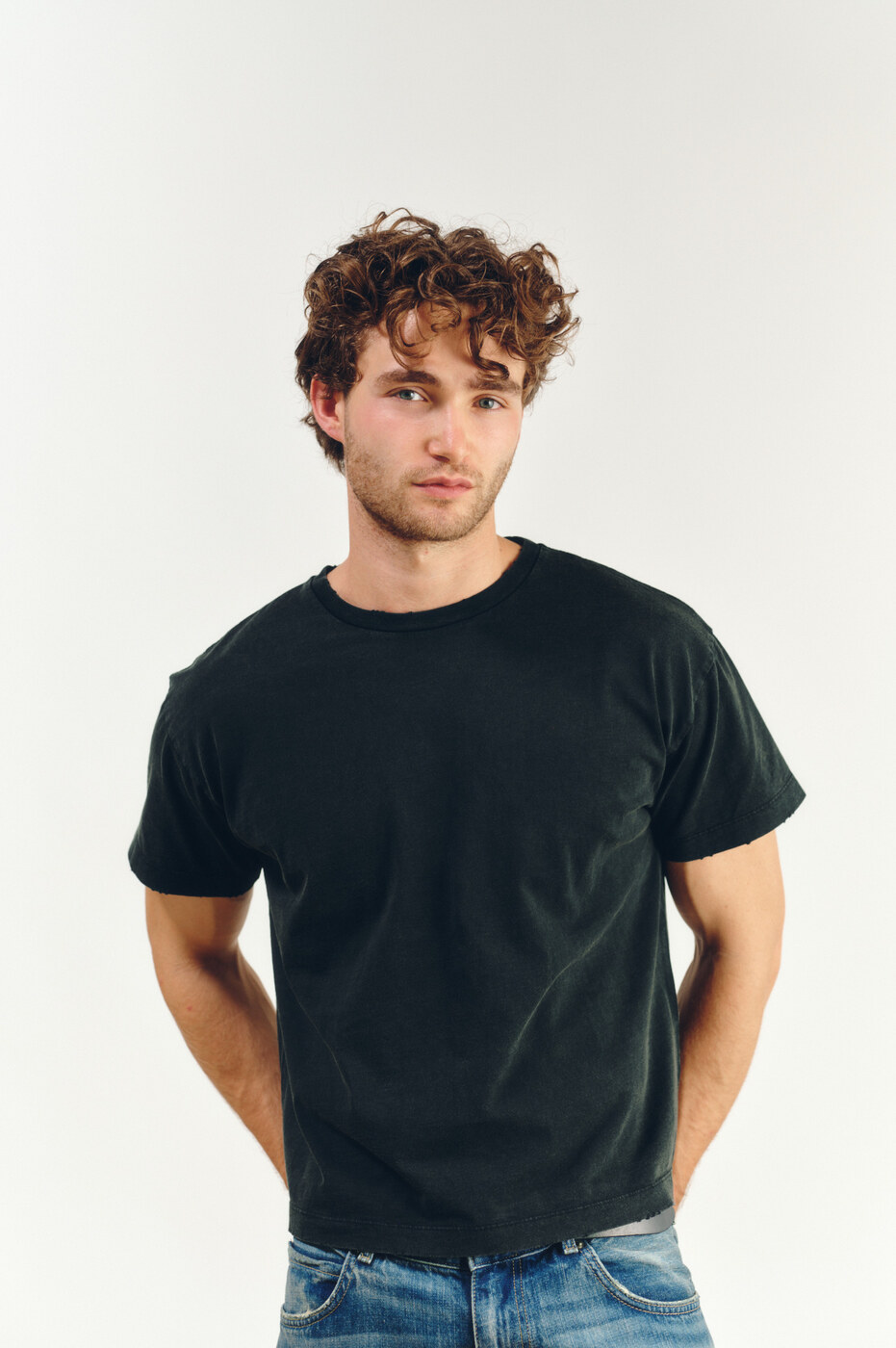Pascal Sander digitals with beard, black t-shirt, front portrait