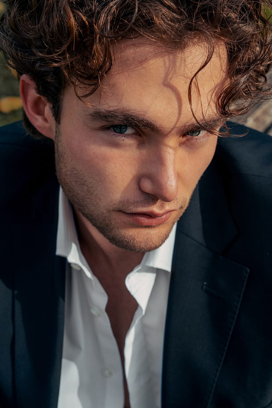 Pascal Sander with wet hair in an open white shirt and blazer