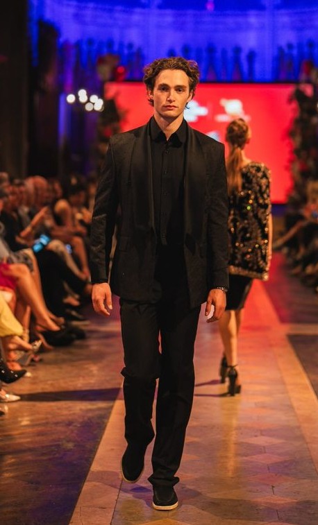 Pascal Sander auf dem Runway für Lovely Apple an der Basel Fashion Week